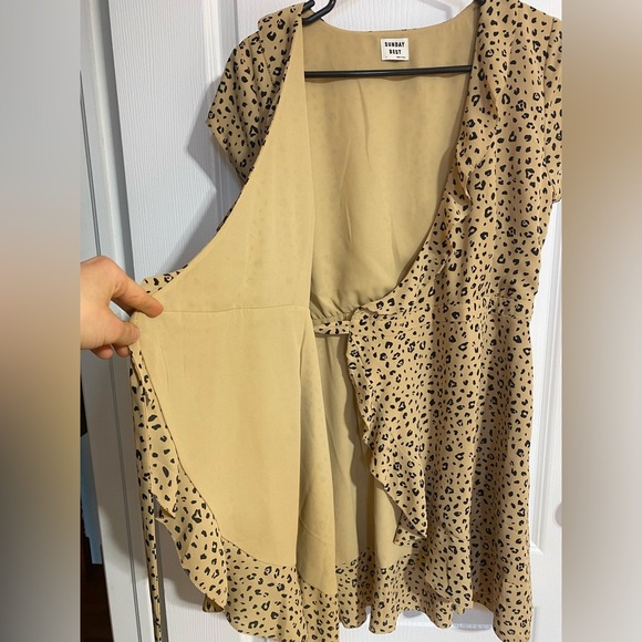 Aritzia Sunday Best Leopard Wrap Mini Flowy Lightweight V Neck Dress Size 4 - Picture 10 of 12